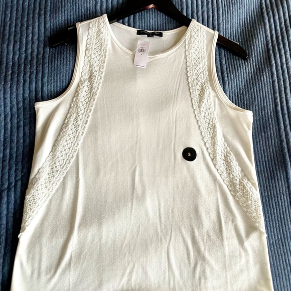 Elegant White Lace Trim Women's Top - Picture 1 of 6